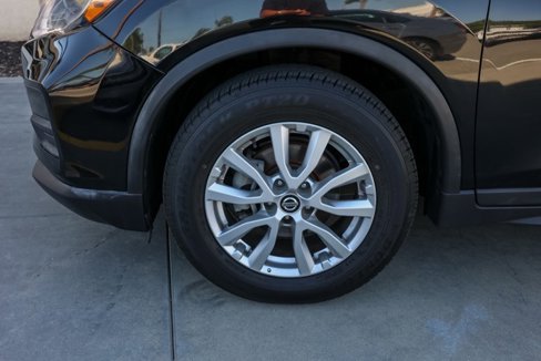 Used 2019 Nissan Rogue SV image 11