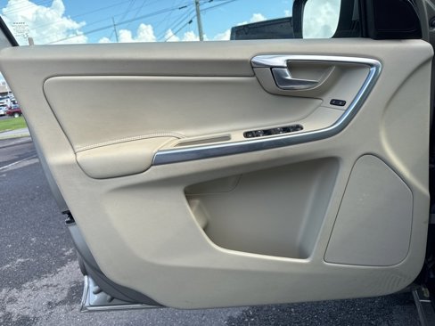 Used 2015 Volvo XC60 T6 w/ Protection Package image 28