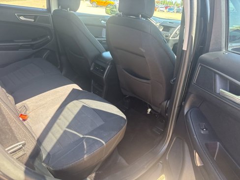 Used 2017 Ford Edge SE image 19