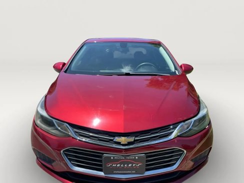 Used 2018 Chevrolet Cruze LT w/ Convenience Package image 2