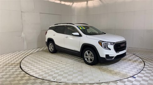 Certified 2023 GMC Terrain SLE w/ Driver Convenience Package image 2