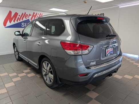 Used 2015 Nissan Pathfinder Platinum w/ Family Entertainment Package image 27