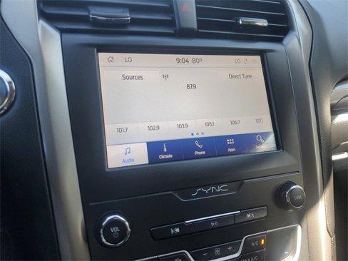 Used 2020 Ford Fusion SE image 24