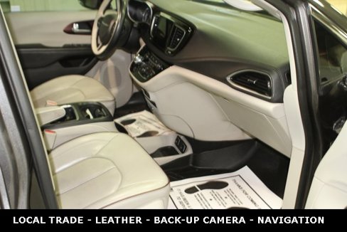 Used 2017 Chrysler Pacifica Limited image 24