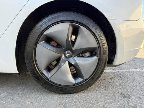 Used 2020 Tesla Model 3 Standard Range Plus image 17