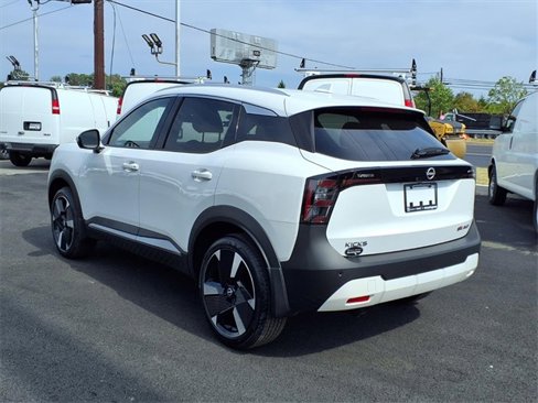 Used 2025 Nissan Kicks SR image 6