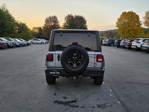 Used 2018 Jeep Wrangler Unlimited Sport image 7
