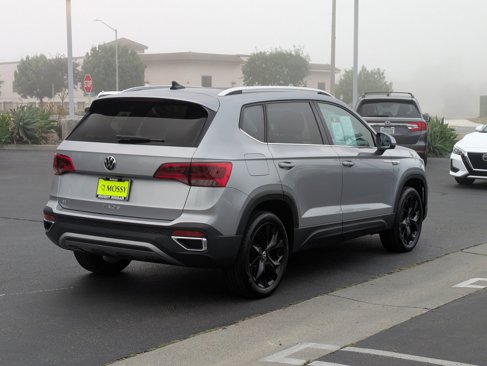 Used 2024 Volkswagen Taos SE w/ Panoramic Sunroof Package image 5