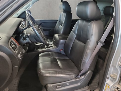 Used 2011 GMC Yukon XL SLT w/ SLT-2 Equipment Package image 32
