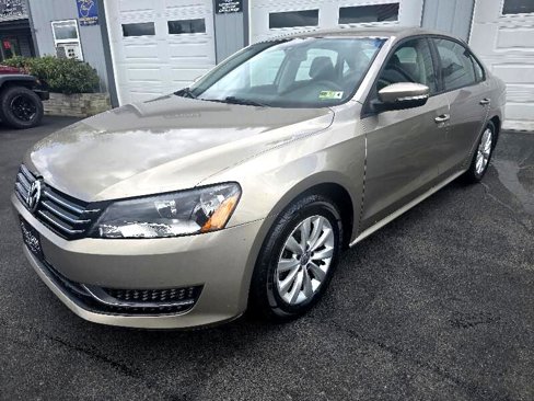 Used 2015 Volkswagen Passat 1.8T S image 1