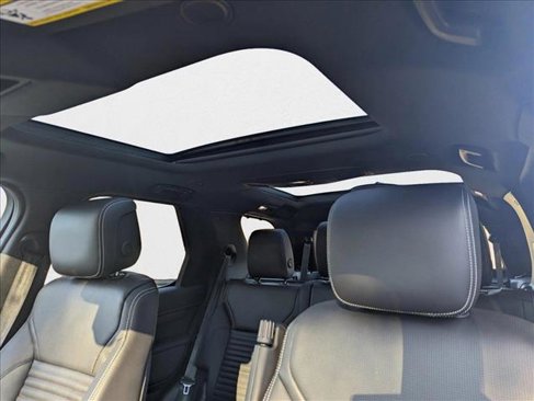 Certified 2024 Land Rover Discovery Dynamic SE image 24
