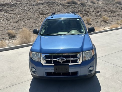 Used 2010 Ford Escape XLT image 2
