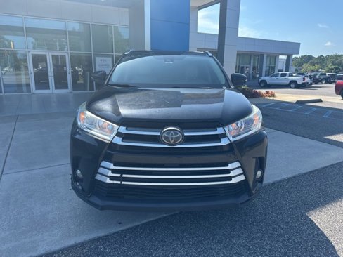 Used 2017 Toyota Highlander XLE image 3