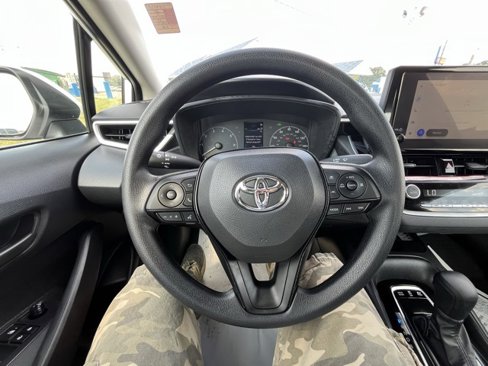 Used 2025 Toyota Corolla LE w/ LE Premium Package image 12