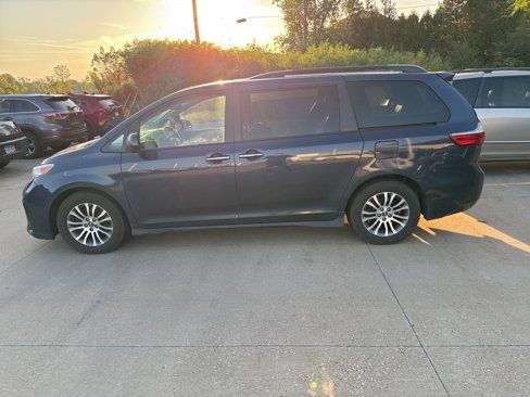 Used 2019 Toyota Sienna XLE image 15