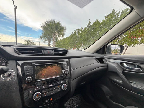 Used 2018 Nissan Rogue SV image 11