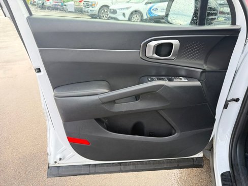 Used 2023 Kia Sorento S w/ Panoramic Sunroof Package image 9