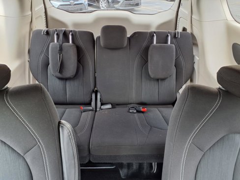 Used 2023 Chrysler Voyager LX image 17
