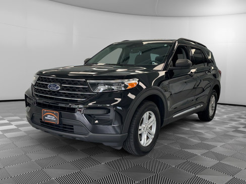 Used 2024 Ford Explorer XLT image 4