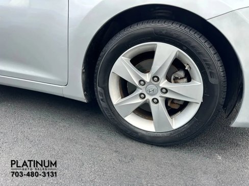 Used 2013 Hyundai Elantra GLS image 12