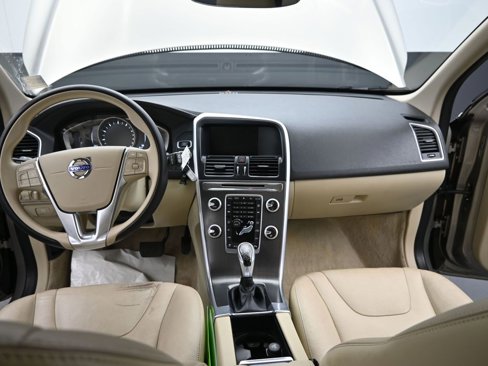 Used 2016 Volvo XC60 T6 w/ Proximity Package image 33