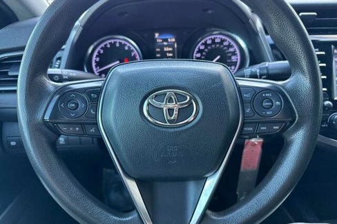 Used 2020 Toyota Camry LE image 21