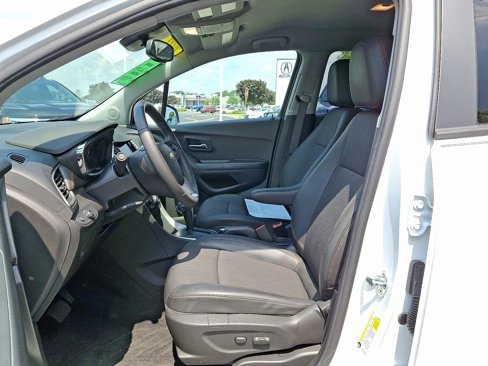 Certified 2022 Chevrolet Trax LT w/ LT Convenience Package image 14