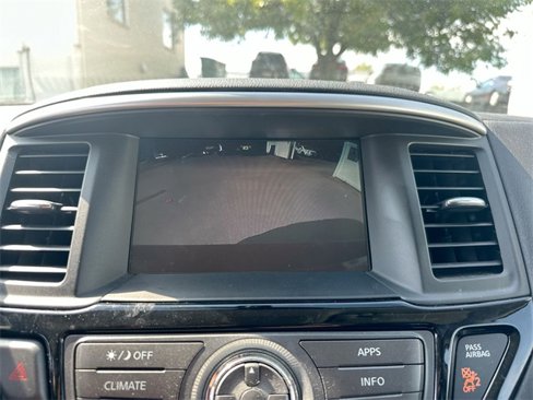 Used 2017 Nissan Pathfinder SV image 16