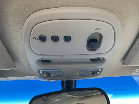Used 2005 Pontiac Bonneville GXP image 39