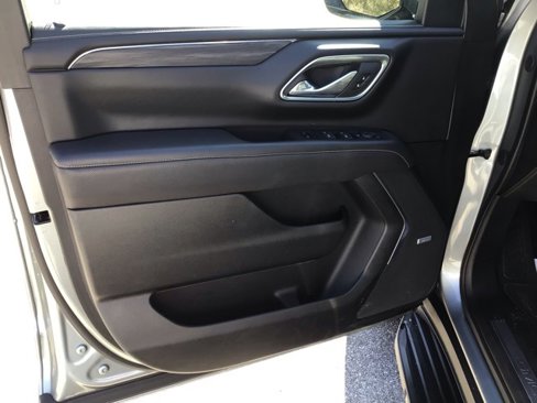 Used 2023 GMC Yukon XL SLT image 12