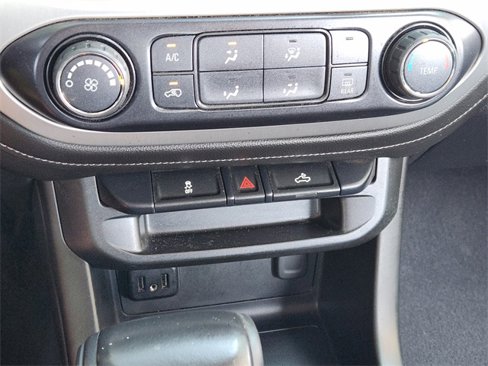 Used 2020 GMC Canyon SLE w/ Elevation Edition image 19