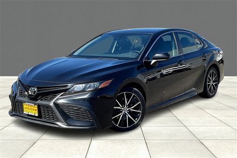 Used 2021 Toyota Camry SE image 2
