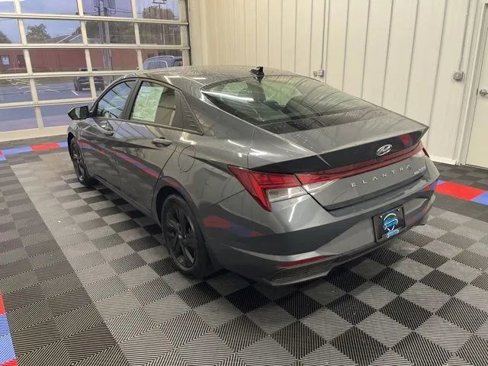 Used 2023 Hyundai Elantra Blue image 5