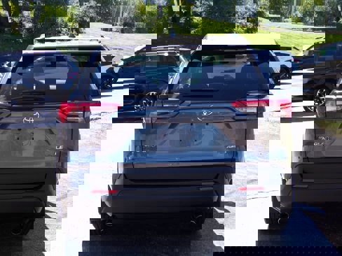 Used 2020 Toyota RAV4 LE image 9