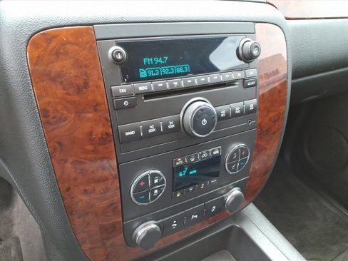 Used 2013 Chevrolet Suburban LT image 22