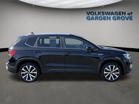 Used 2024 Volkswagen Taos SE image 12