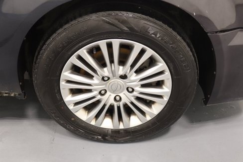 Used 2013 Chrysler Town & Country Touring-L image 25