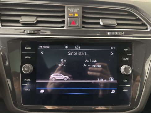 Used 2022 Volkswagen Tiguan SE R-Line image 18