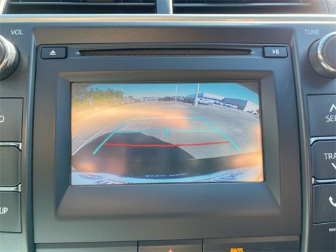 Used 2017 Toyota Camry SE image 14
