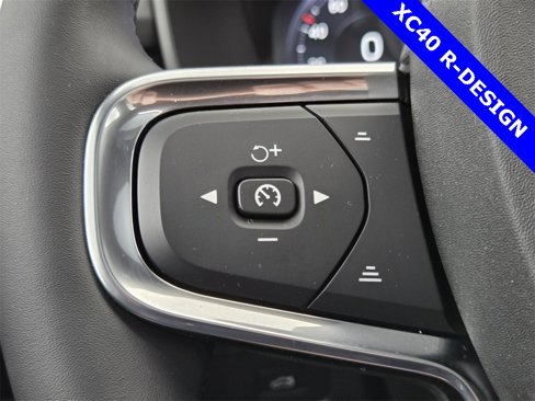 Used 2022 Volvo XC40 T5 R-Design w/ Advanced Package image 30