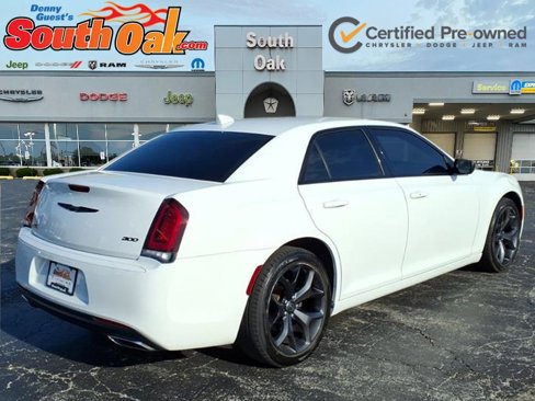 Certified 2021 Chrysler 300 Touring w/ Sport Appearance Package image 3