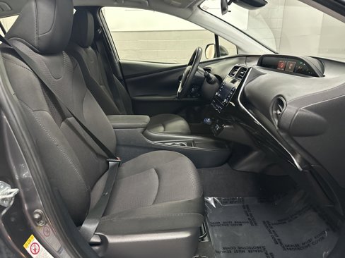 Used 2021 Toyota Prius LE image 22