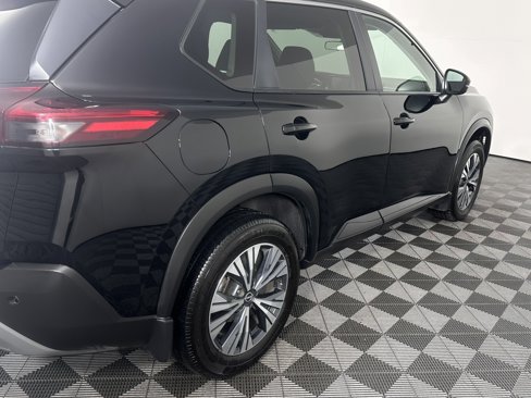 Used 2022 Nissan Rogue SV image 4