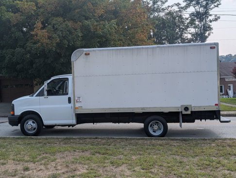 Used 2004 Chevrolet Express 3500 image 10