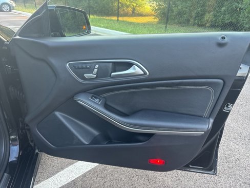 Used 2018 Mercedes-Benz CLA 250 4MATIC image 7