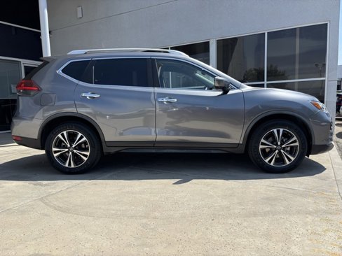 Used 2020 Nissan Rogue SV w/ Premium Package image 2