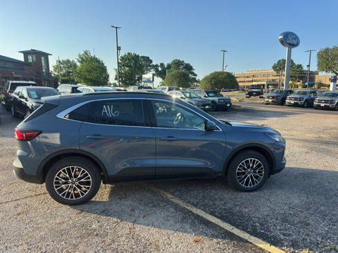 New 2025 Ford Escape SE image 4