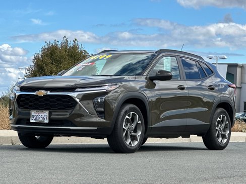 Used 2024 Chevrolet Trax LT w/ Driver Confidence Package image 8