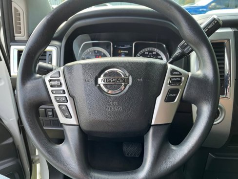 Used 2018 Nissan Titan SV image 25