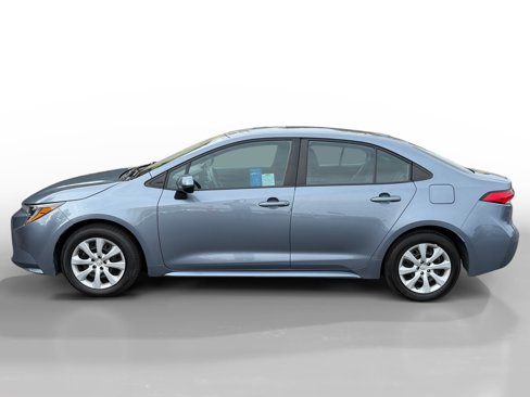 Used 2022 Toyota Corolla LE image 2